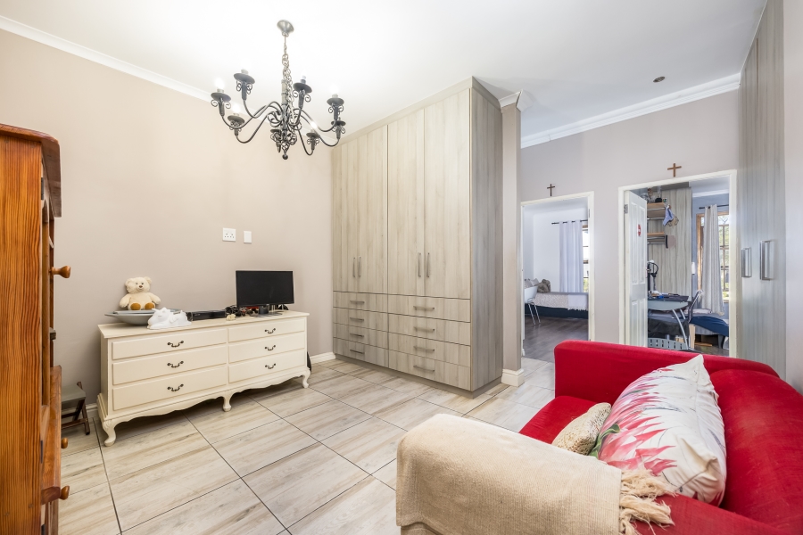 5 Bedroom Property for Sale in Graanendal Western Cape